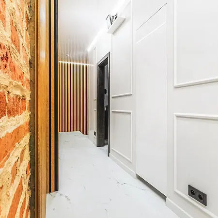 Wyjatkowe Gniazdko W Sercu Wroclawia Βρότσλαβ